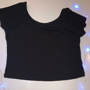 ✨black shortsleeved crop tee✨
